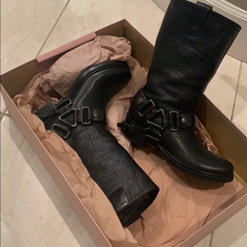 *Sold*Authentic Miumiu boots